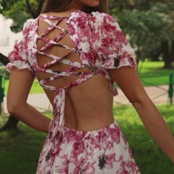 Unique Yet Sexy Floral Knee Length Dress SIZE M - Picture 7 of 9